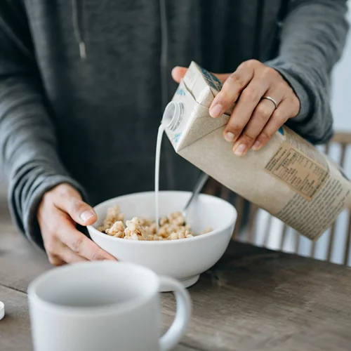 Οι εναλλακτικές λύσεις γάλακτος δεν είναι πάντα υγιεινές, προειδοποιούν οι επιστήμονες - δες γιατί