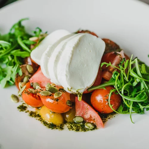 Συνταγή για vegan μοτσαρέλα, πλούσια σε πρωτεΐνη