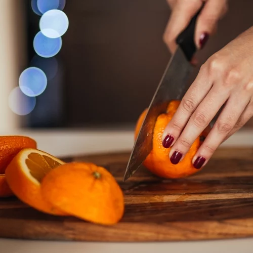 Όσα πρέπει να ξέρεις για τη βιταμίνη C και τις καλύτερες πηγές της (όχι, δεν είναι το πορτοκάλι!)