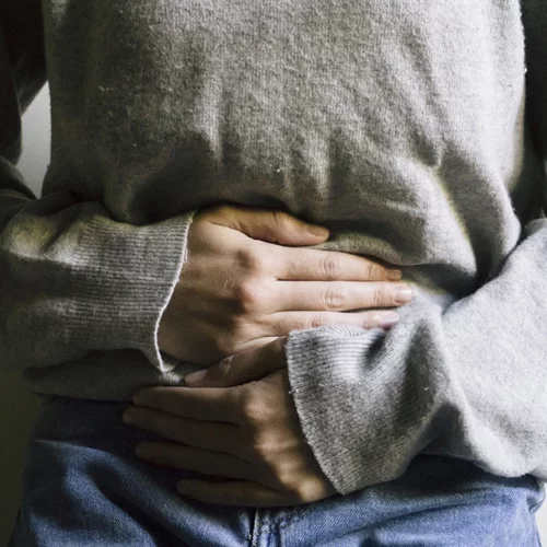 Οι επιστήμονες το επιβεβαίωσαν: Λίγο λίπος στην κοιλιά σε προστατεύει από αυτή τη νόσο!