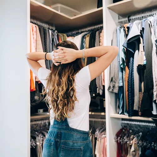 Γιατί ποτέ δεν έχεις τι να φορέσεις (παρά τη γεμάτη ντουλάπα σου);