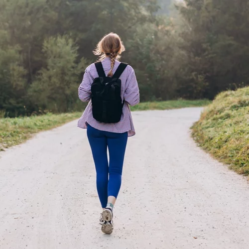 Πώς το περπάτημα μπορεί να μας δώσει έως και πέντε χρόνια ζωής παραπάνω