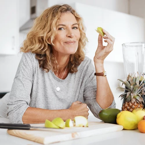 10 tips που βοηθούν να "προλάβουμε" τον καρκίνο του μαστού