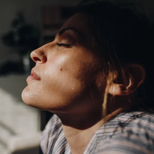 Στρες και μοναξιά: Μείωσε αυτά τα αισθήματα αλλάζοντας αυτή τη συνήθεια