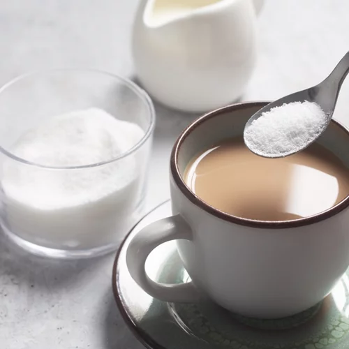 Αντί για ζάχαρη: Τι προτείνουν οι έρευνες για φυσική εναλλακτική στον καφέ σου (δεν είναι το μέλι)