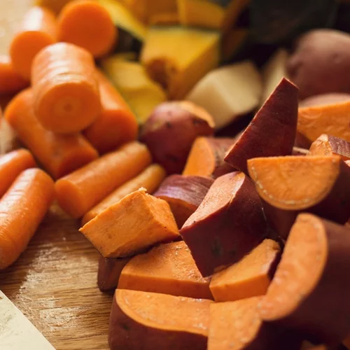 Καρότα vs. γλυκοπατάτες: Ποια είναι η πιο θρεπτική επιλογή;