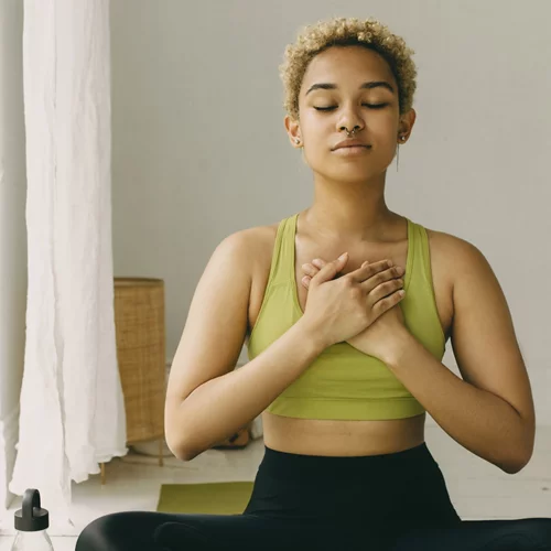 Αυτό το είδος γιόγκα θα σε βοηθήσει να βελτιώσεις τη συγκέντρωσή σου