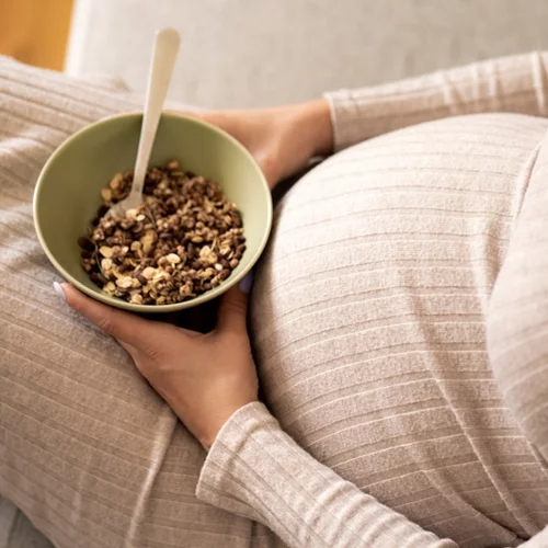 "Είμαι έγκυος, τρώω για δύο": Τα dos & don’ts της διατροφής στην εγκυμοσύνη