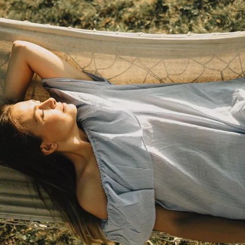 Μεσημεριανή σιέστα: Μια λατρεμένη παράδοση για την αντιμετώπιση της ζέστης