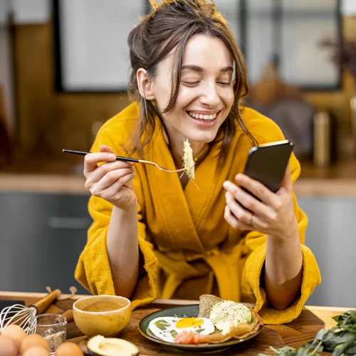 Πρέπει να τρώμε πρωινό; Αν δεν πεινάω το πρωί, είναι "υποχρεωτικό" ή δεν πειράζει να το παραλείψω;