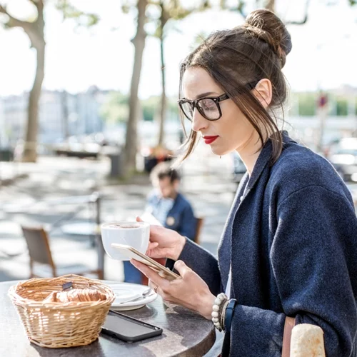 Το εύκολο lip combo που θα σε κάνει να δείχνεις σαν κομψή Παριζιάνα