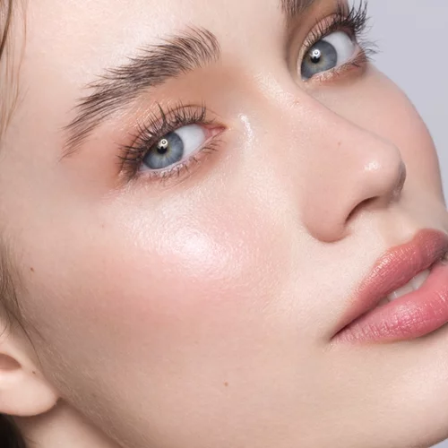 Έχεις ανοιχτό χρώμα ματιών; Ξέρουμε την απόχρωση σκιάς που πρέπει να επιλέξεις