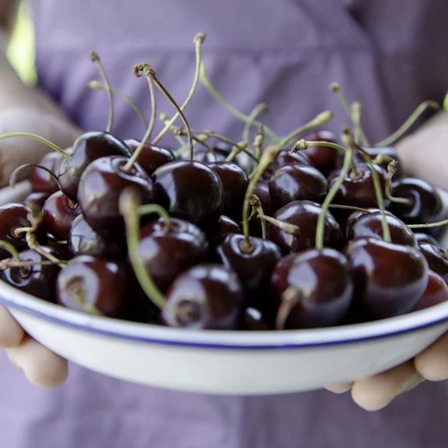8 φρούτα που βοηθούν να κοιμηθείς καλύτερα, σύμφωνα με διατροφολόγους
