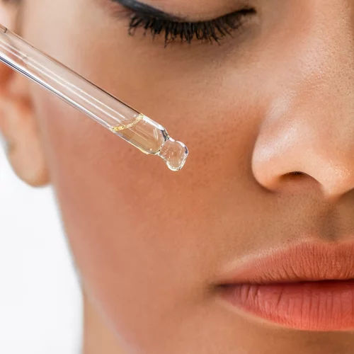 5 έλαια προσώπου για σύσφιξη και εφέ λίφτινγκ