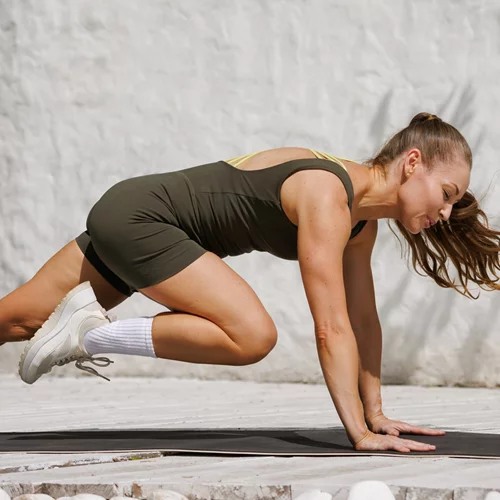 Κάψε 600 θερμίδες σε 45' στο σπίτι – Η απόλυτη cardio προπόνηση χωρίς εξοπλισμό