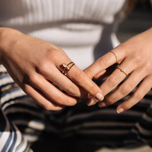 Νύχια: 3 σωτήρια tips για να απαλλαγείς από τα ξηρά πετσάκια