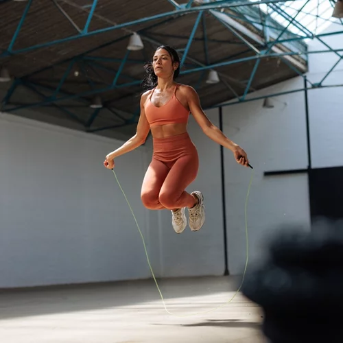 Υπάρχουν προπονήσεις που καίνε 1.000 θερμίδες; (7 τρόποι να τις κάψεις ρεαλιστικά + πόσο καιρό θα σου πάρει)