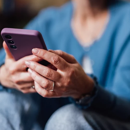 Η χρήση του διαδικτύου μπορεί να μειώσει τα συμπτώματα κατάθλιψης: Ποιες ηλικίες αφορά;