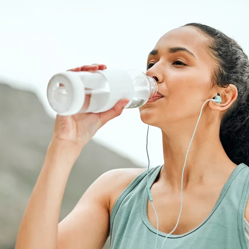 Παγκόσμια Ημέρα Νερού: Η σημασία της επαρκούς πρόσληψης νερού και ο κίνδυνος της αφυδάτωσης