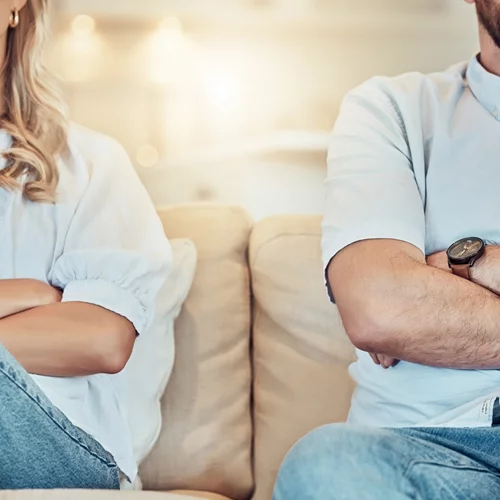 Το σημάδι που δείχνει 100% ότι το ταίρι σου σκοπεύει να σε χωρίσει