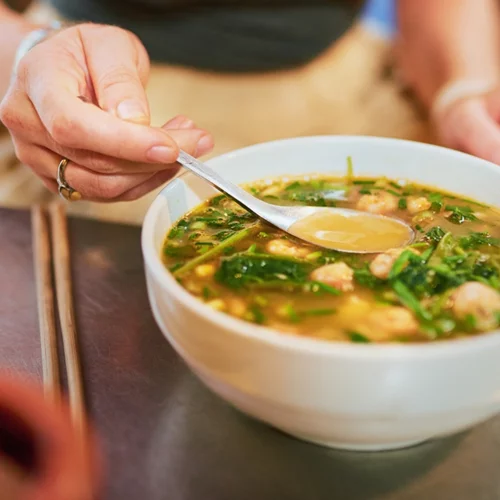 Σε ποιες τροφές βρίσκεται το κρυμμένο αλάτι και για ποιους λόγους να το μειώσεις;