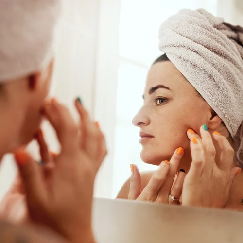 Υπάρχει τρόπος να απαλλαγείς από το σπυράκι που μόλις εμφανίστηκε στο πρόσωπό σου; (χωρίς να το σπάσεις!)