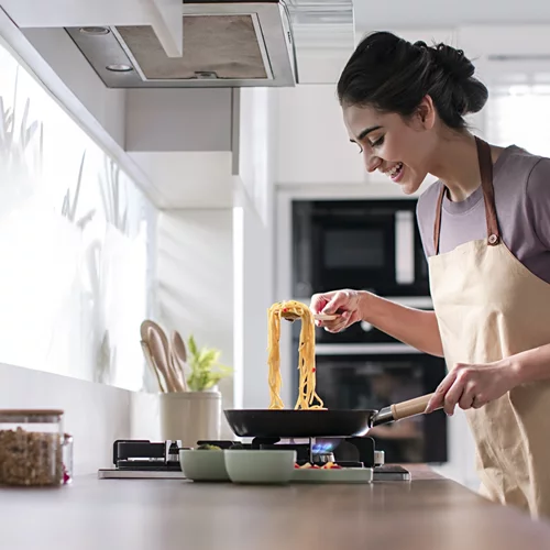 Πόσο τοξικός είναι ο αέρας του σπιτιού μας όταν μαγειρεύουμε ή καθαρίζουμε;