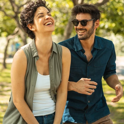 To χιούμορ κοντράρει στα ίσια την Ικαρία στη μακροζωία