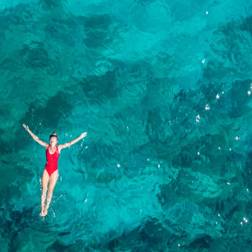 Κάνει να κολυμπήσω στη θάλασσα κατά την περίοδό μου;