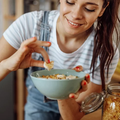 Q+A: Πρέπει οπωσδήποτε να τρως πρωινό; Η ειδικός απαντά