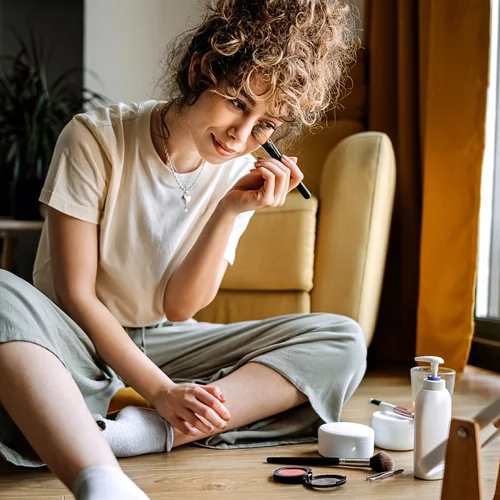 Πώς θα επιλέξεις σωστά το χρώμα του foundation (και γιατί τόσο καιρό το έκανες λάθος)