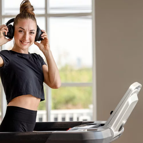 Οι 5 καλύτερες ασκήσεις ενδυνάμωσης που μπορείς να κάνεις στον διάδρομο