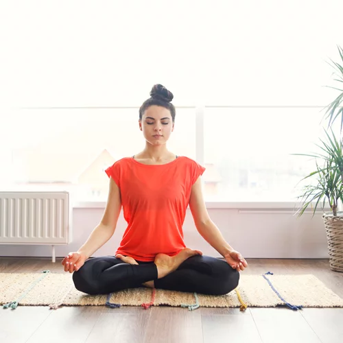 Τα πιο κοινά λάθη που κάνουμε στην εκτέλεση της γιόγκα από το σπίτι