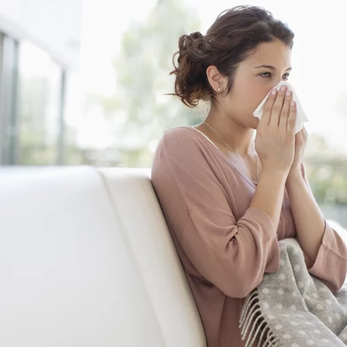 Πώς μπορείς να νικήσεις το κρυολόγημα γρηγορότερα σύμφωνα με την επιστήμη;