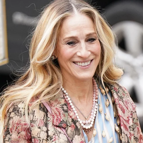 Sarah Jessica Parker: Η αντιγηραντική κρέμα που δεν αποχωρίζεται ποτέ κοστίζει λιγότερο από 40 ευρώ