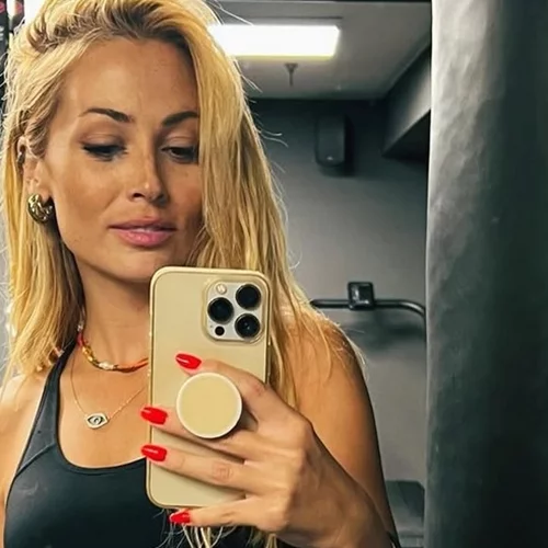 Η γυμναστική που ακολουθεί η Ελένη Βουλγαράκη υπόσχεται θαύματα για τους κοιλιακούς σου!