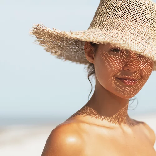 Φωτογήρανση: Οι συνέπειές της στο δέρμα και antiaging συμβουλές