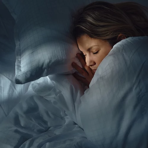 Δυσκολεύεσαι να κοιμηθείς; Η τεχνική με τις αναπνοές που θα σε "βάλει απευθείας για ύπνο"