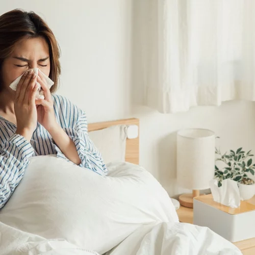 Φυσάς τη μύτη σου λάθος! Κορυφαίος γιατρός αποκαλύπτει πώς το κλασικό φύσημα μύτης μπορεί να δημιουργήσει επιπλοκές