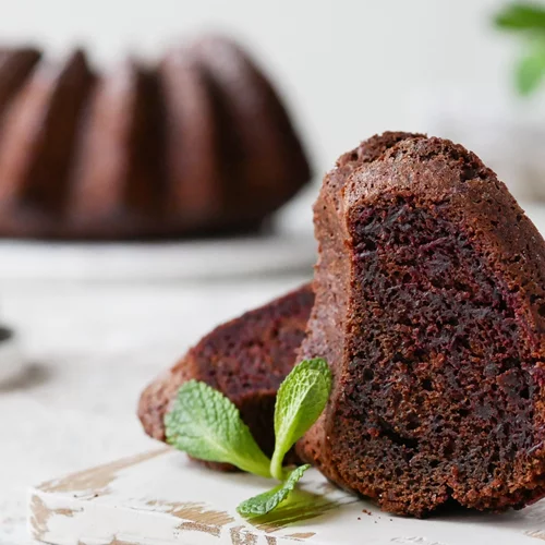 Συνταγή για πολύ ζουμερό, νηστίσιμο σοκολατένιο κέικ