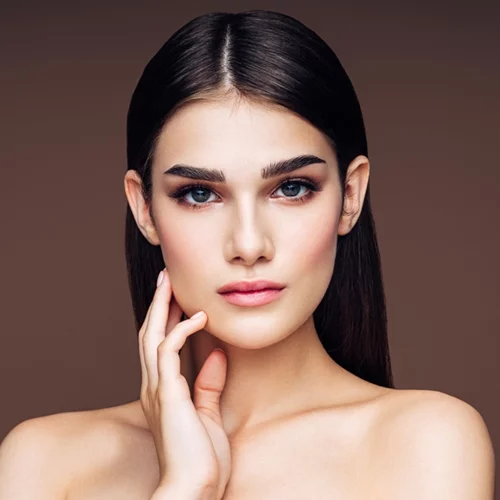 Πώς να καλύψεις αποτελεσματικά τους μαύρους κύκλους μόνο με μακιγιάζ