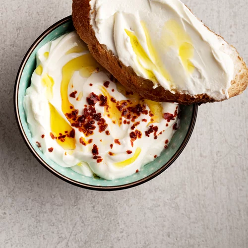 Ιδέες για γιαούρτι: 5 ασυνήθιστοι και αλμυροί συνδυασμοί για να το απολαύσουμε