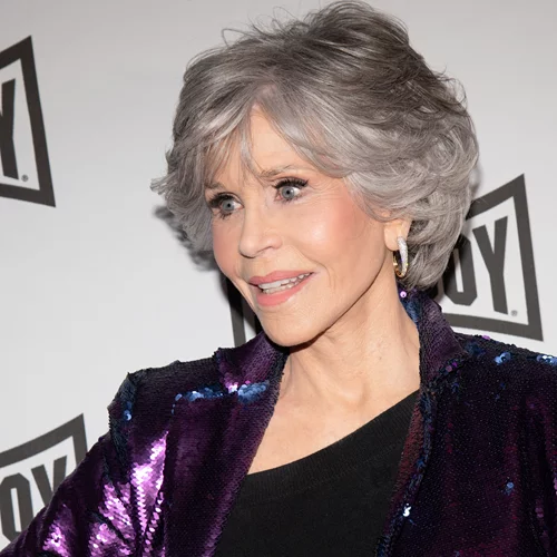 Η Jane Fonda κάνει squats λίγες εβδομάδες μετά τη χημειοθεραπεία και γίνεται πηγή έμπνευσης