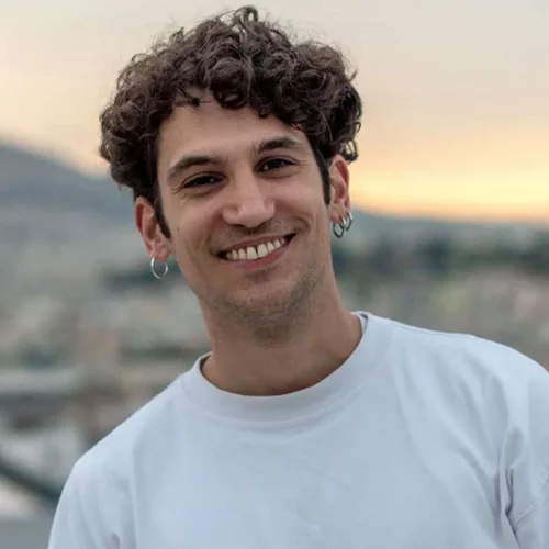 Απίστευτη φυσική κατάσταση: Ο Ορέστης Χαλκιάς κάνει flip και έλξεις στο μονόζυγο (χωρίς μπλούζα)