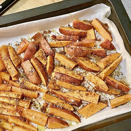 Συνταγή για τσιπς γλυκοπατάτας φούρνου με λίγα λιπαρά