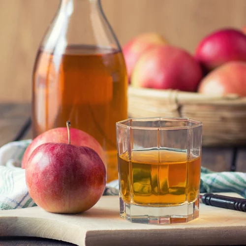 Τρεις συνταγές με μηλόξυδο που θα συμβάλλουν στη μείωση λίπους (αφέψημα, ρόφημα και ντρέσινγκ)