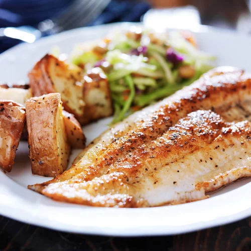 Ψάρι με τυρί ή αυγό: Επιτρέπεται αυτός ο συνδυασμός; - Τι απαντά η διατροφολόγος