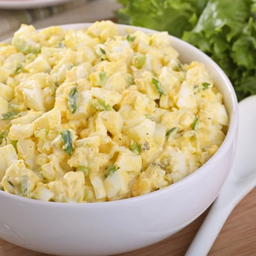 Αυγοσαλάτα: Μια υγιεινή εκδοχή της (το υλικό που μπορείς να βάλεις αντί για μαγιονέζα)