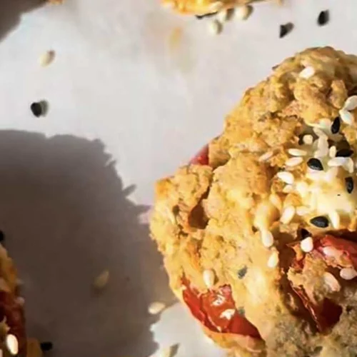 Ντοματένιες τυρομπουκιές: Το θρεπτικό σνακ που φτιάχνεται σε χρόνο ρεκόρ