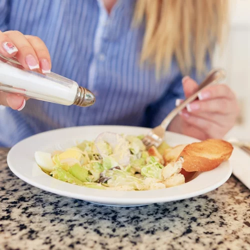 Γιατί το καλοκαίρι πρέπει να τρώμε λιγότερο αλάτι;